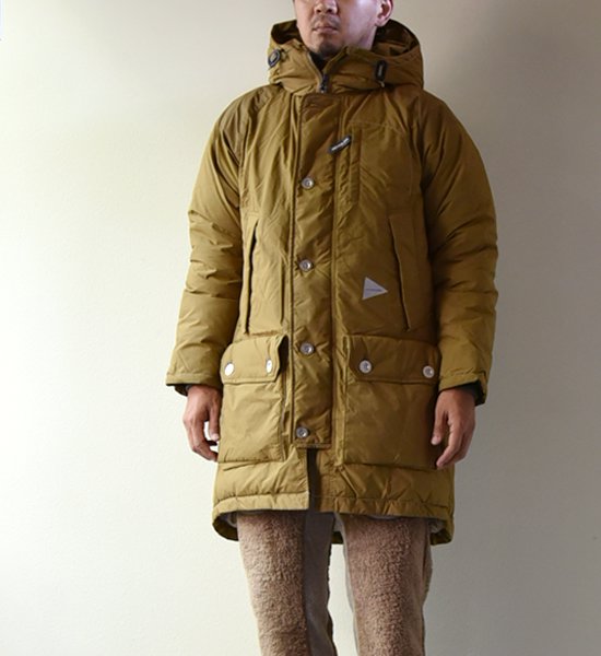 ★30%off 【and wander】アンドワンダー men's tough down coat "Camel"