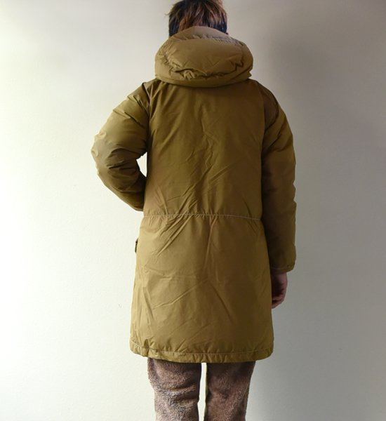 ★30%off 【and wander】アンドワンダー men's tough down coat "Camel"