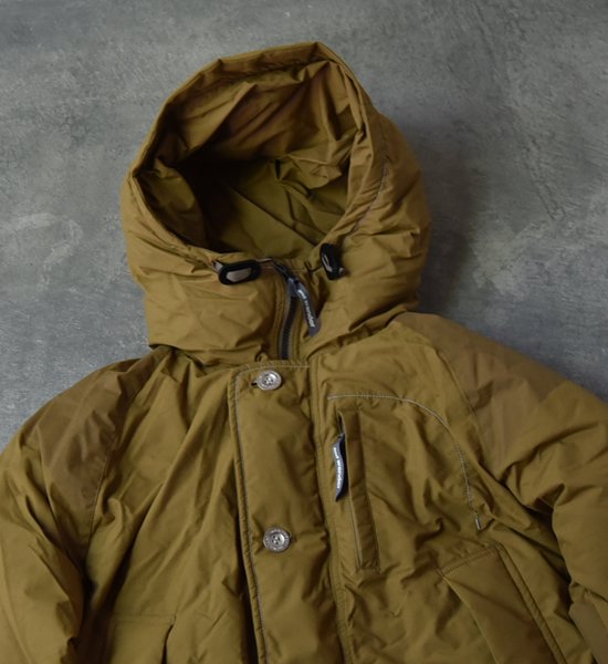 ★30%off 【and wander】アンドワンダー men's tough down coat "Camel"