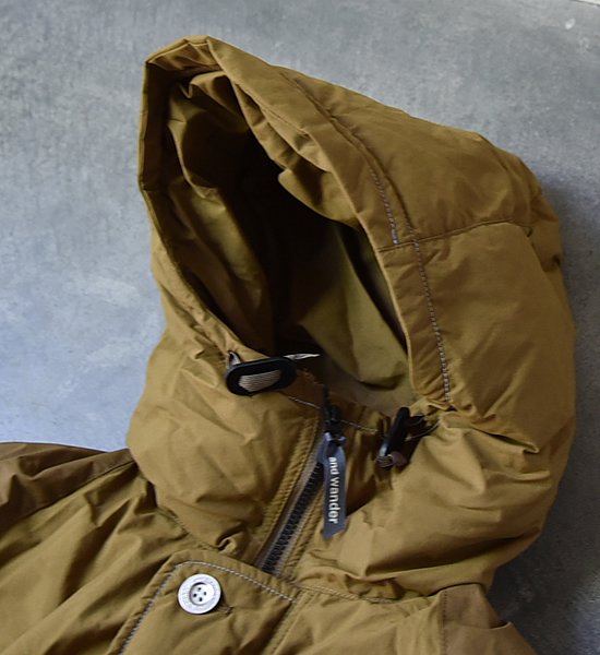 ★30%off 【and wander】アンドワンダー men's tough down coat "Camel"