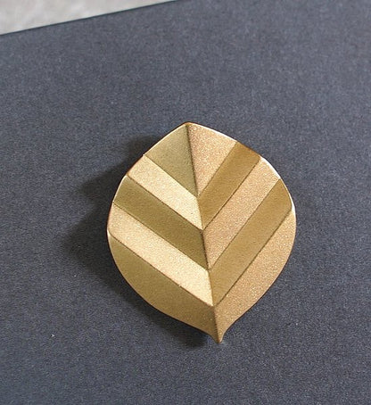 【YURI/MIYATA】ミヤタ ユリ Brooch Leaf / Stripe L brass "Gold"