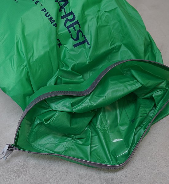 【THERMAREST】 サーマレスト Blockerlite Pump Sack "Green"