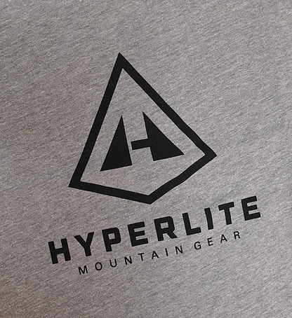 【Hyperlite Mountain Gear】ハイパーライトマウンテンギア Vertical Logo Tee ”3Color”  ※ネコポス可