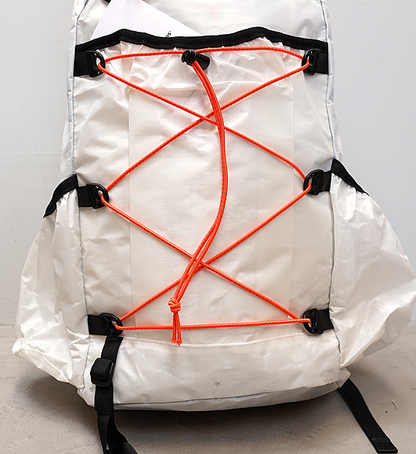 【Hyperlite Mountain Gear】ハイパーライトマウンテンギア DAYBREAK ULTRALIGHT DAYPACK "White"