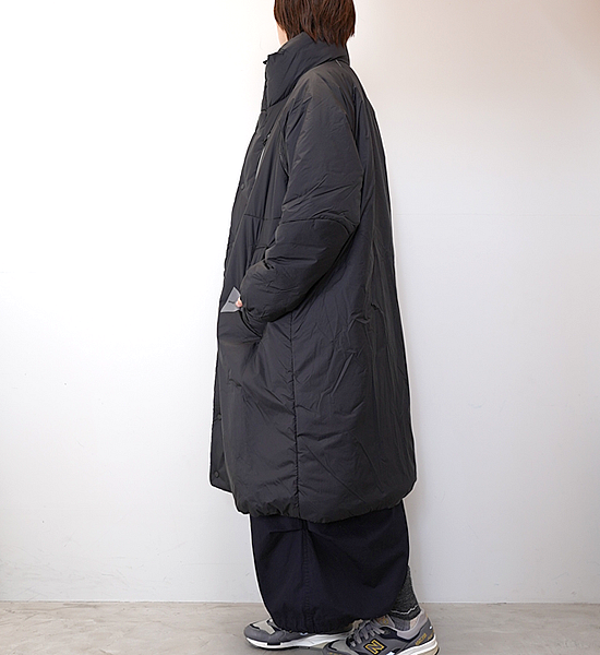 ★30%off 【and wander】アンドワンダー women's PRIMALOFT rip coat "Black"