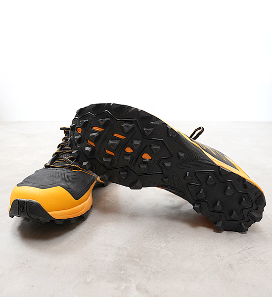 【inov-8】イノヴェイト men's X-Talon Ultra 260 "Black×Gold"