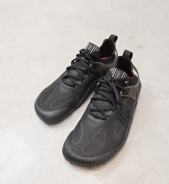 【VIVOBAREFOOT】ヴィヴォ ベアフット women's Motus Strength "Obsidian"