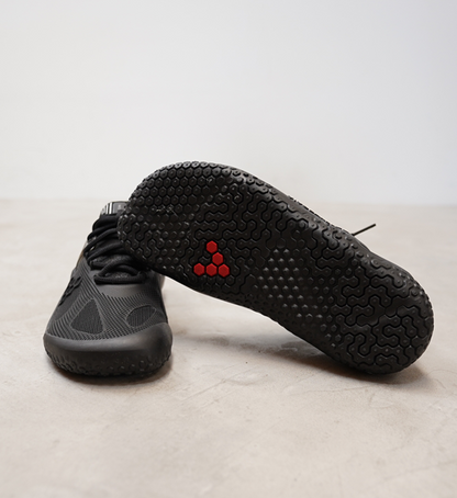 【VIVOBAREFOOT】ヴィヴォ ベアフット women's Motus Strength "Obsidian"