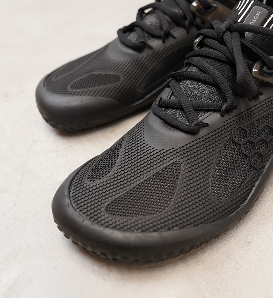 【VIVOBAREFOOT】ヴィヴォ ベアフット men's Motus Strength "Obsidian"