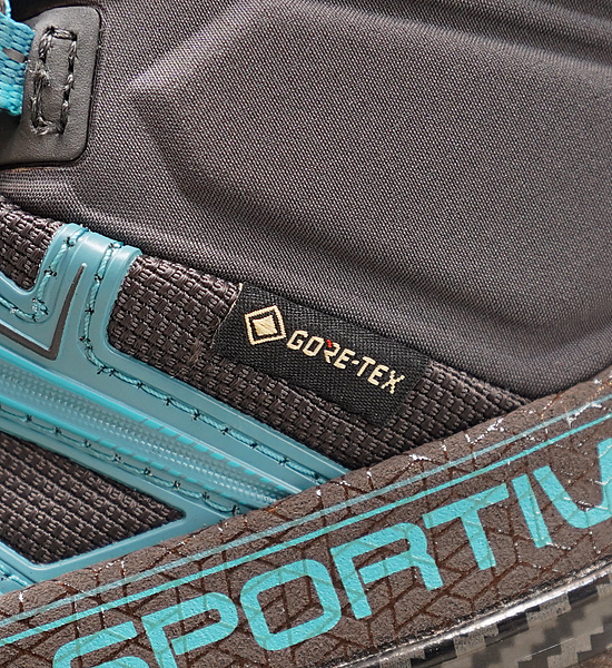 【LA SPORTIVA】ラ・スポルティバ women's Ultra Raptor �U Mid GTX ”Carbon×Topaz”