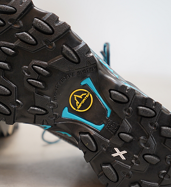 【LA SPORTIVA】ラ・スポルティバ women's Ultra Raptor �U Mid GTX ”Carbon×Topaz”