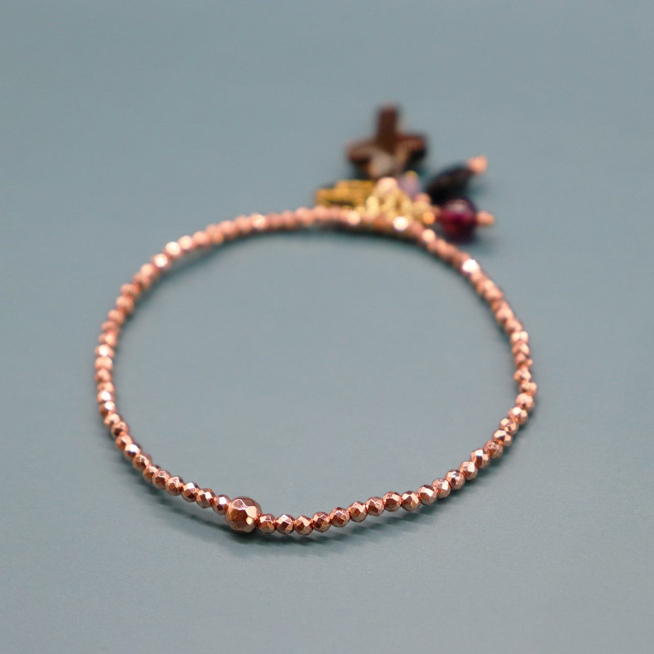 【・MA・YO・KE・】オレンジヘマタイト×マザーオブパール×オニキス×ガーネット ブレスレット