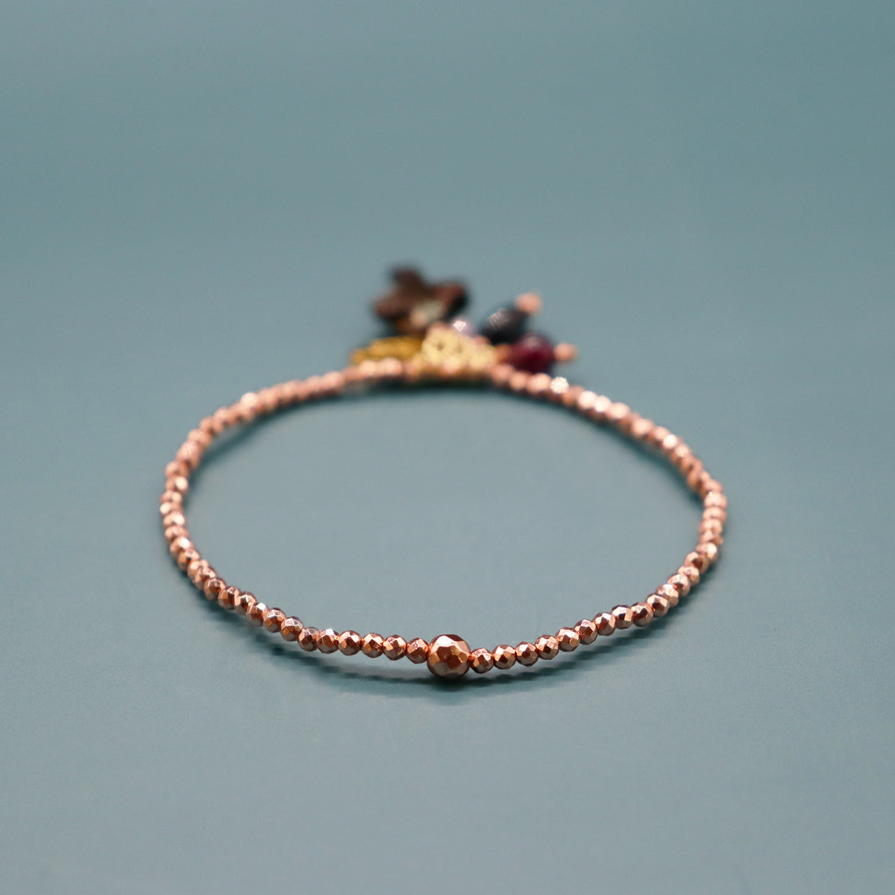 【・MA・YO・KE・】オレンジヘマタイト×マザーオブパール×オニキス×ガーネット ブレスレット