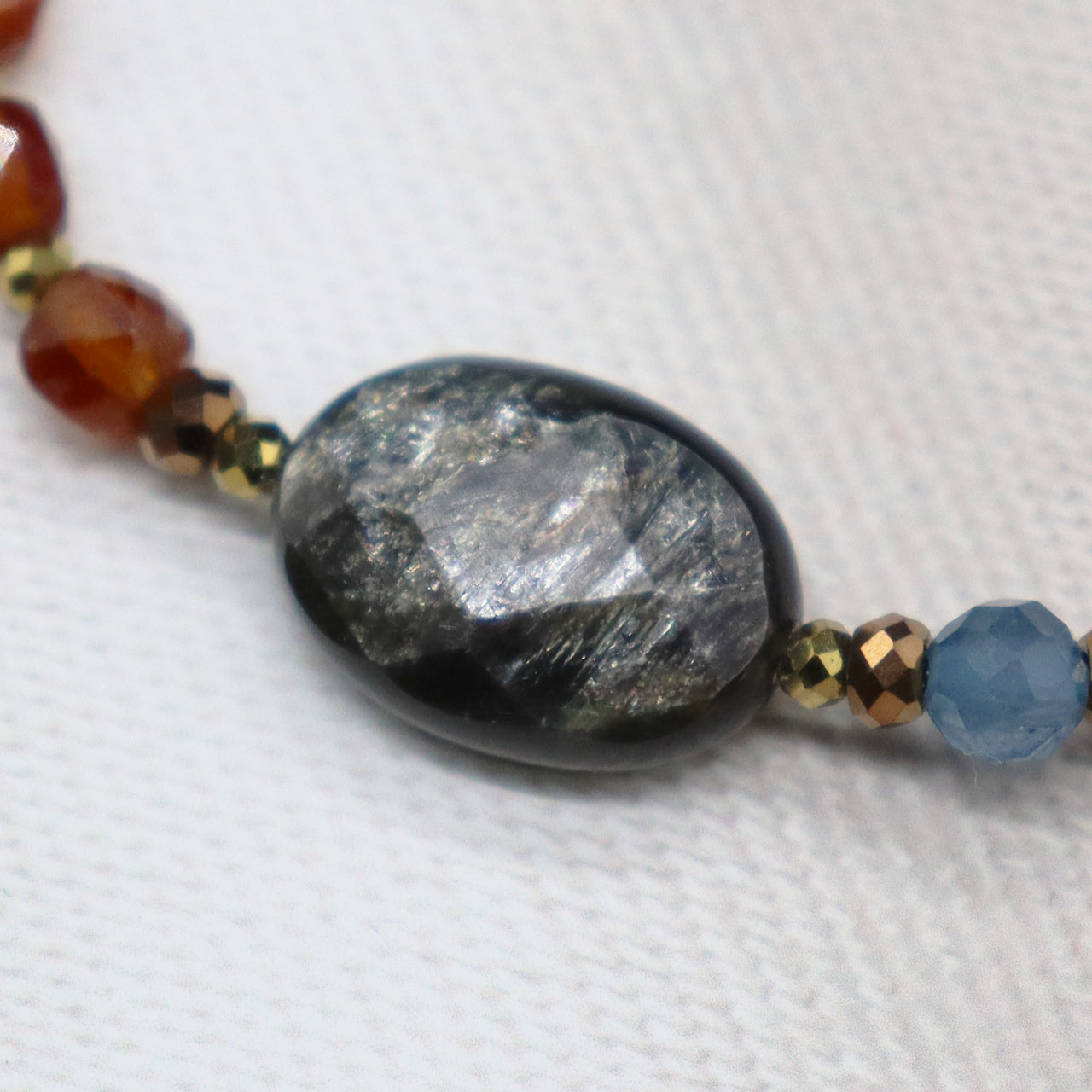 【La・Fall Marrón】亀甲天珠×オレンジガーネット×モスコバイト×アバロニシェル×スモーキークォーツ ブレスレット