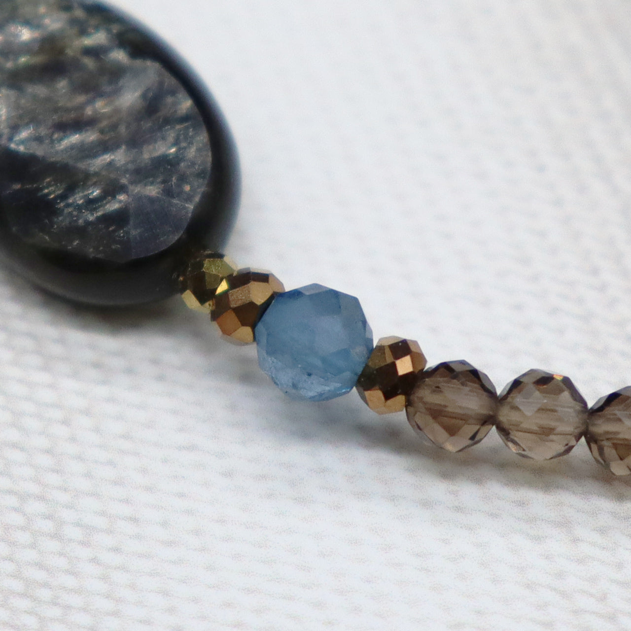 【La・Fall Marrón】亀甲天珠×オレンジガーネット×モスコバイト×アバロニシェル×スモーキークォーツ ブレスレット