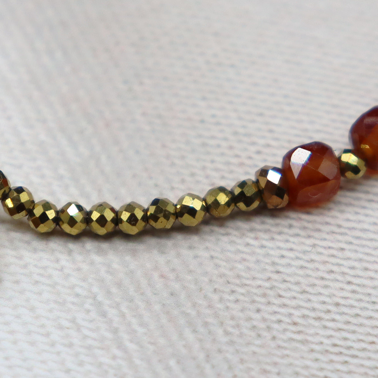 【La・Fall Marrón】亀甲天珠×オレンジガーネット×モスコバイト×アバロニシェル×スモーキークォーツ ブレスレット