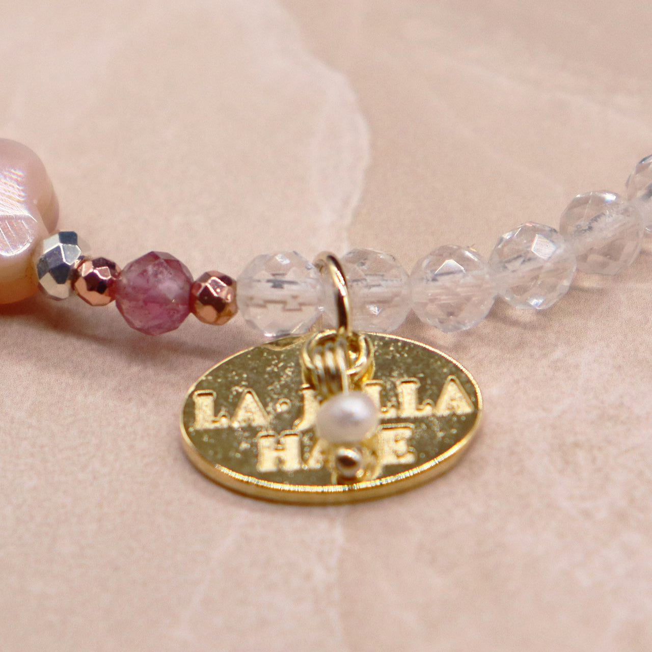 【Shining Like Stardust】水晶×ピンクシェル×ピンクサファイヤ ブレスレット