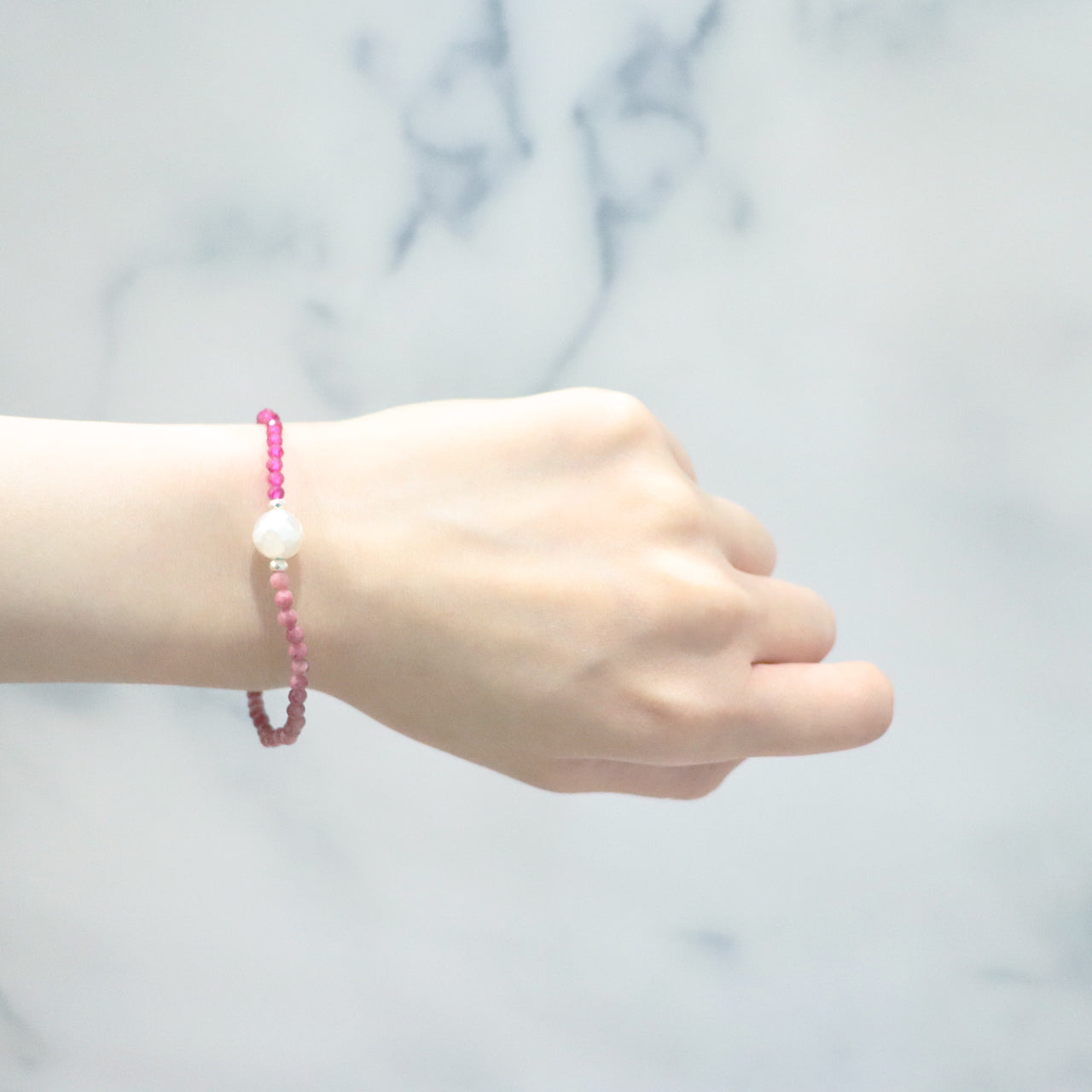 【Flames of Crimson】亀甲天珠×人工ルビー×シリシャスシスト×マザーオブパール ブレスレット