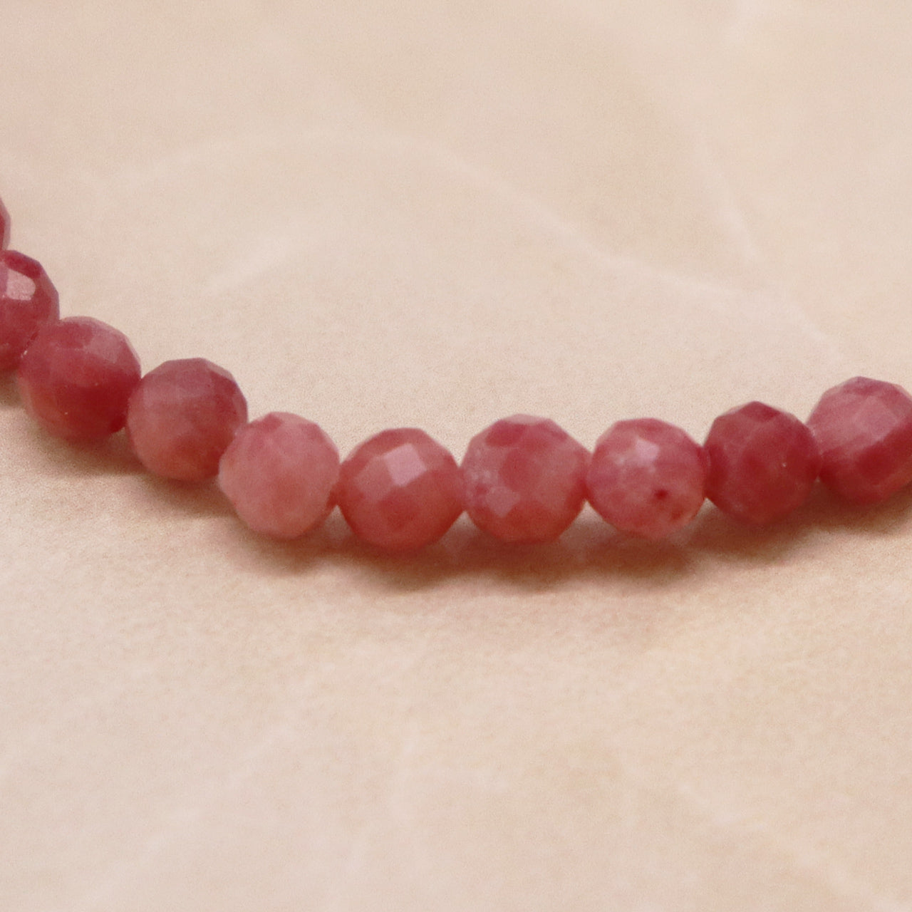 【Flames of Crimson】亀甲天珠×人工ルビー×シリシャスシスト×マザーオブパール ブレスレット