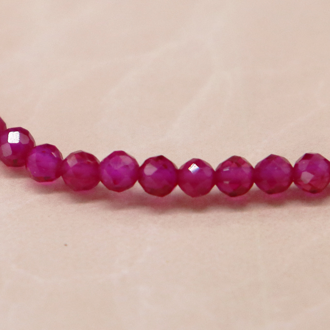 【Flames of Crimson】亀甲天珠×人工ルビー×シリシャスシスト×マザーオブパール ブレスレット