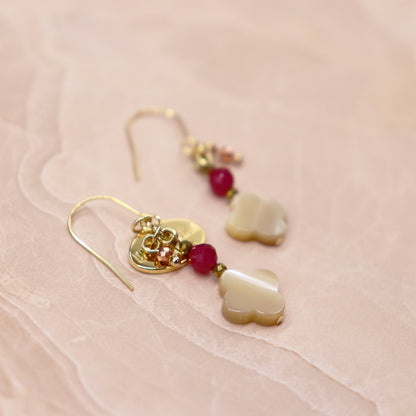 【Flames of Crimson】人工ルビー×マザーオブパール ピアス