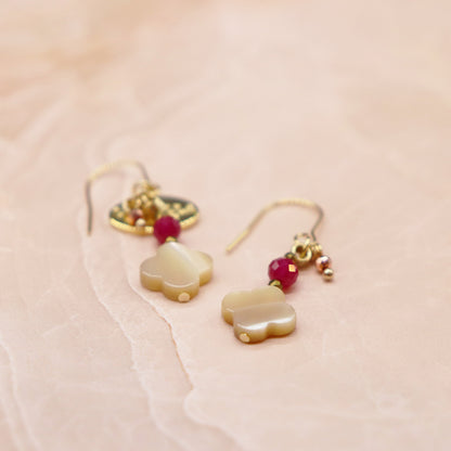 【Flames of Crimson】人工ルビー×マザーオブパール ピアス