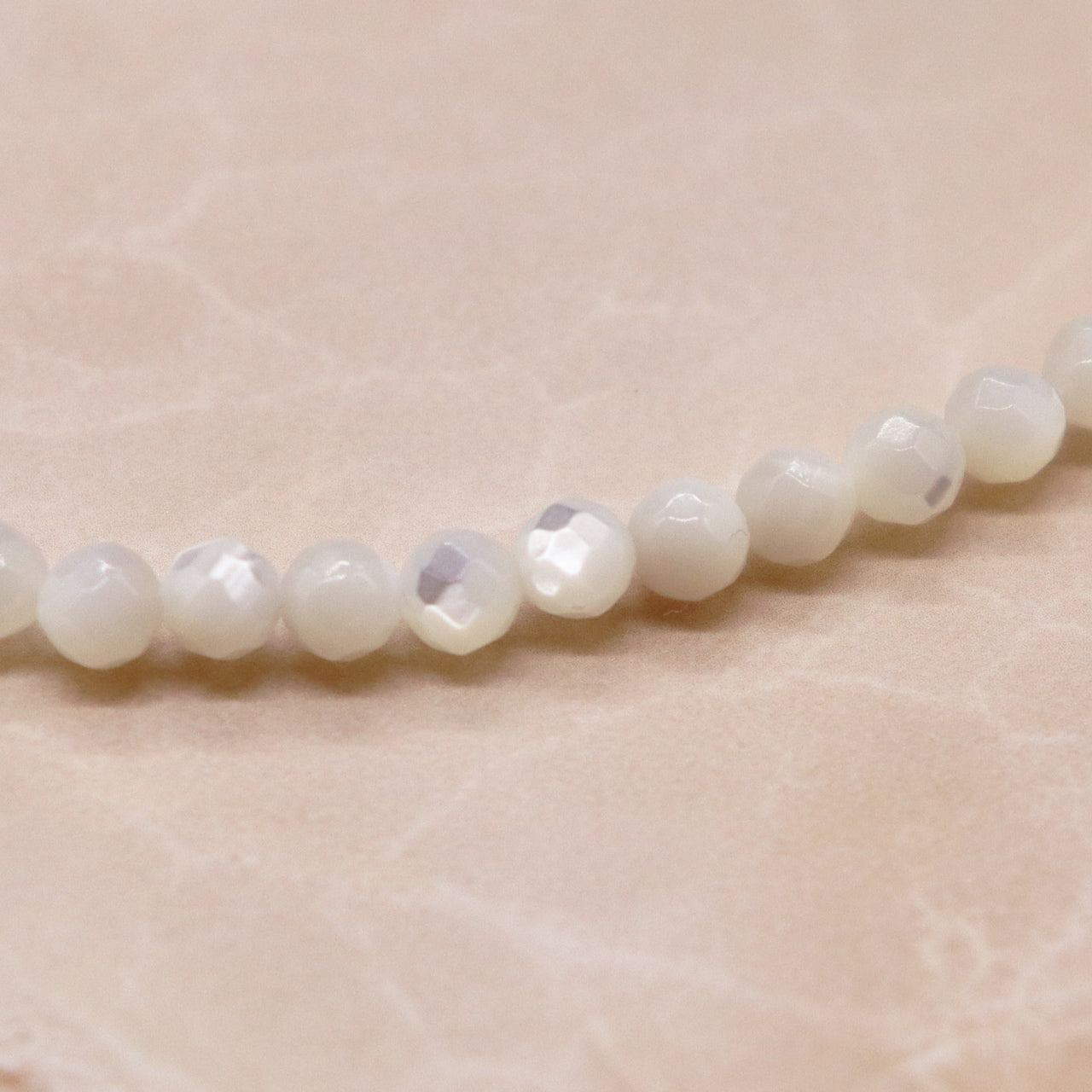 【Blooming Pink Roses】ローズクォーツ×マザーオブパール×ホワイトシェル ブレスレット