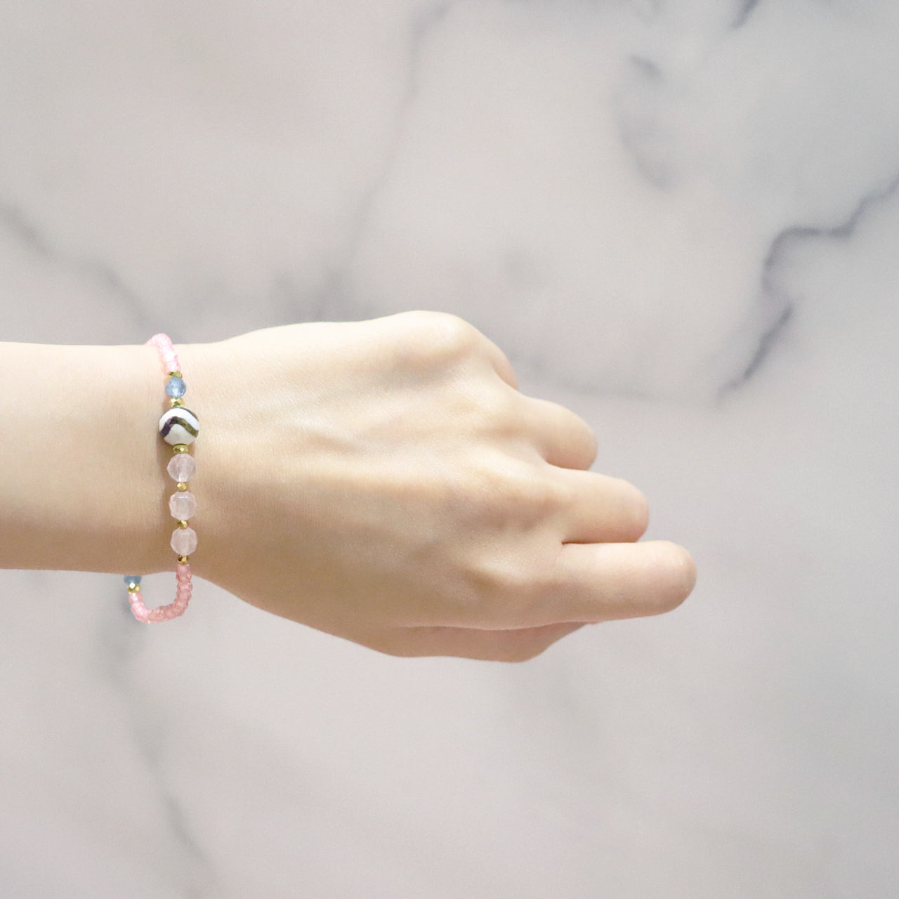 【Blooming Pink Roses】水紋天珠×ローズクォーツ×ジルコニア×アクアマリン ブレスレット